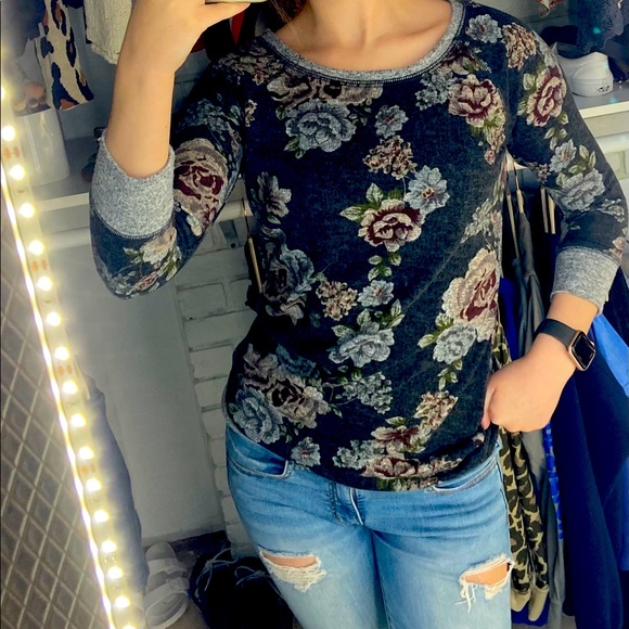 Floral top - Picture 1 of 4